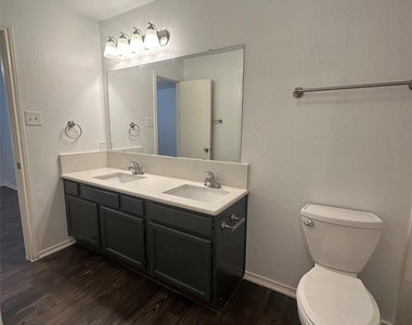 449 Harris Street - Photo Thumbnail 14