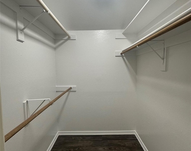 449 Harris Street - Photo Thumbnail 11