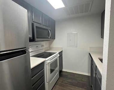 449 Harris Street - Photo Thumbnail 4