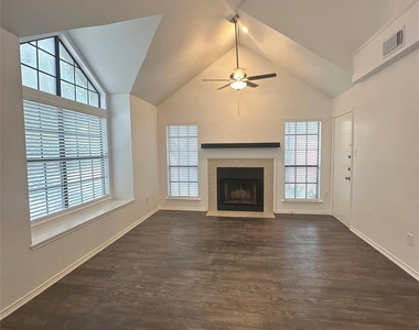 449 Harris Street - Photo Thumbnail 2