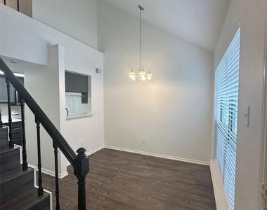 449 Harris Street - Photo Thumbnail 3