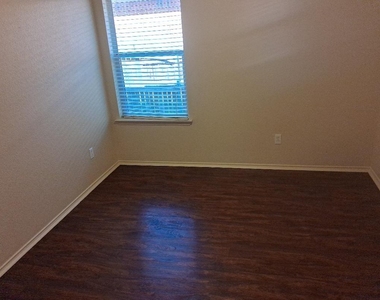 7310 Fossil Lake Drive - Photo Thumbnail 12