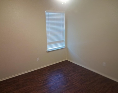 7310 Fossil Lake Drive - Photo Thumbnail 13