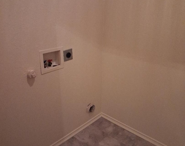 7310 Fossil Lake Drive - Photo Thumbnail 16