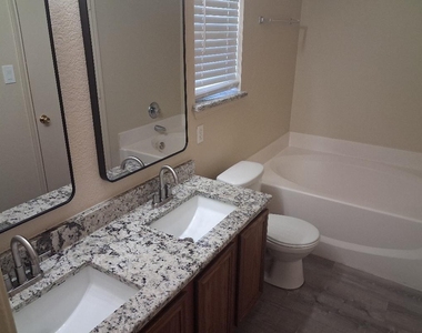 7310 Fossil Lake Drive - Photo Thumbnail 7