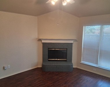 7310 Fossil Lake Drive - Photo Thumbnail 4