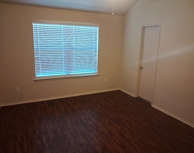 7310 Fossil Lake Drive - Photo Thumbnail 6