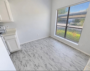7126 Holly Hill Drive - Photo Thumbnail 8