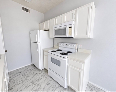 7126 Holly Hill Drive - Photo Thumbnail 6