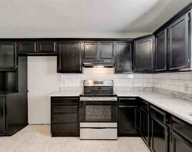 2422 Jewell Drive - Photo Thumbnail 2