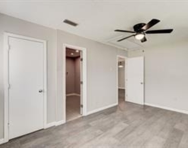 2422 Jewell Drive - Photo Thumbnail 8