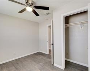 2422 Jewell Drive - Photo Thumbnail 13