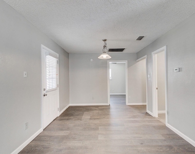 2422 Jewell Drive - Photo Thumbnail 4