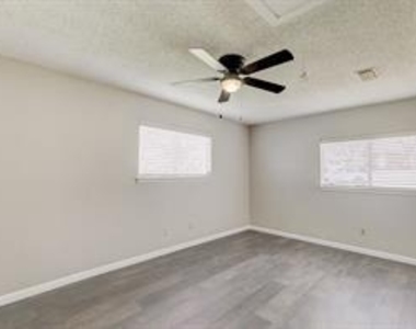 2422 Jewell Drive - Photo Thumbnail 12