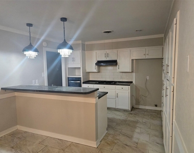 9010 Avalon - Photo Thumbnail 4