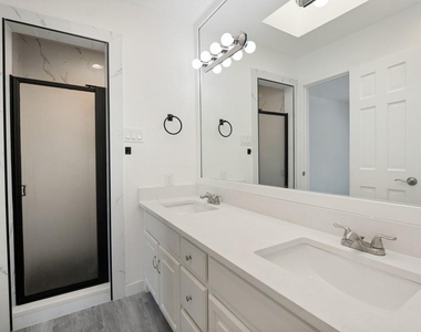 18240 Midway Road - Photo Thumbnail 12