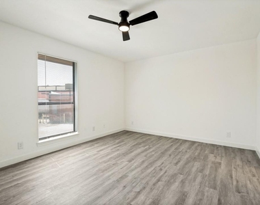 18240 Midway Road - Photo Thumbnail 17