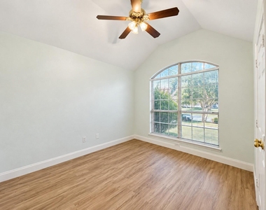 4628 Mustang Drive - Photo Thumbnail 3