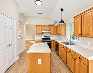 4628 Mustang Drive - Photo Thumbnail 10
