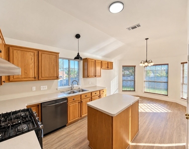 4628 Mustang Drive - Photo Thumbnail 8