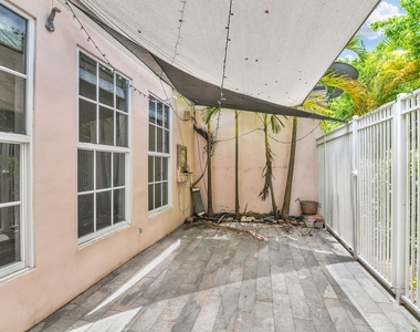 770 E Camino Real - Photo Thumbnail 11