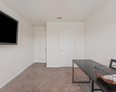 1403 Thunder Canyon Way - Photo Thumbnail 6