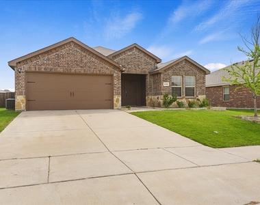 1403 Thunder Canyon Way - Photo Thumbnail 3