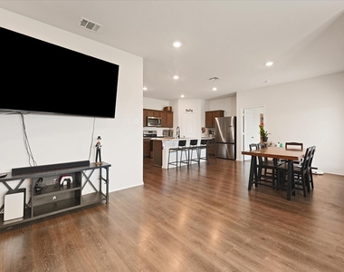 1403 Thunder Canyon Way - Photo Thumbnail 23