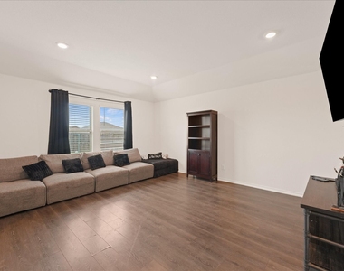 1403 Thunder Canyon Way - Photo Thumbnail 16