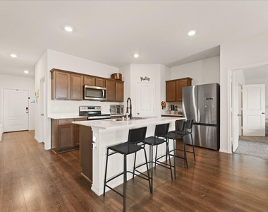 1403 Thunder Canyon Way - Photo Thumbnail 17