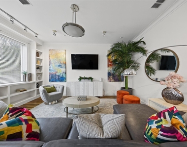 4312 Mckinney Avenue - Photo Thumbnail 11