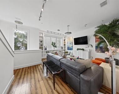 4312 Mckinney Avenue - Photo Thumbnail 12