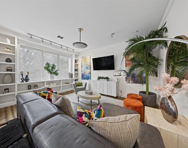 4312 Mckinney Avenue - Photo Thumbnail 10