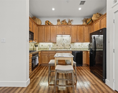 4312 Mckinney Avenue - Photo Thumbnail 18