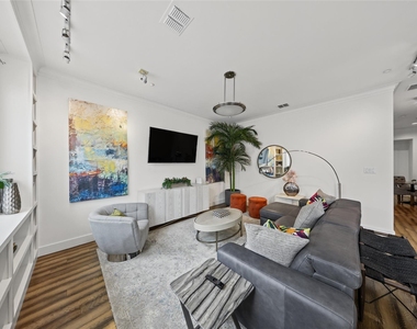 4312 Mckinney Avenue - Photo Thumbnail 9