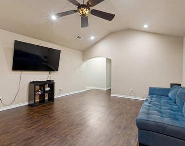 625 Park Center Boulevard - Photo Thumbnail 6