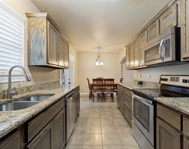 625 Park Center Boulevard - Photo Thumbnail 12