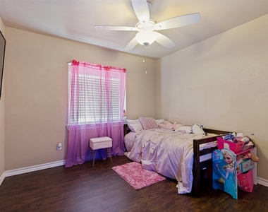 625 Park Center Boulevard - Photo Thumbnail 18
