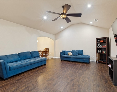 625 Park Center Boulevard - Photo Thumbnail 10