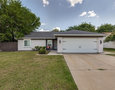 625 Park Center Boulevard - Photo Thumbnail 2
