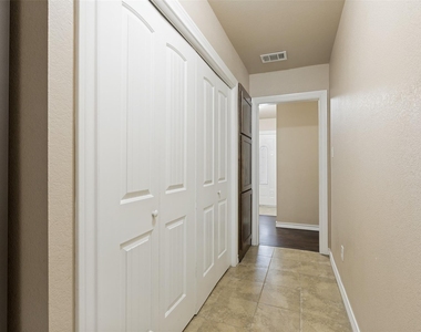 625 Park Center Boulevard - Photo Thumbnail 7