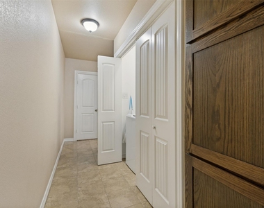 625 Park Center Boulevard - Photo Thumbnail 8