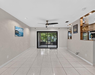 10377 Nw 3rd Street - Photo Thumbnail 4