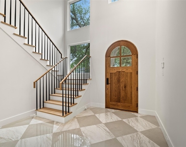 8730 Rexford Drive - Photo Thumbnail 2