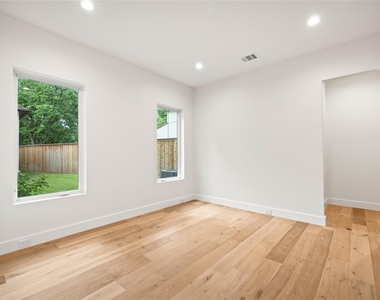 8730 Rexford Drive - Photo Thumbnail 7