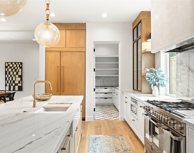 8730 Rexford Drive - Photo Thumbnail 17