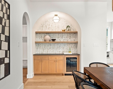 8730 Rexford Drive - Photo Thumbnail 12
