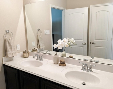 1121 Lake Hollow Drive - Photo Thumbnail 9