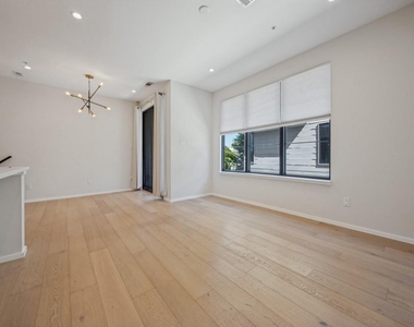 6028 Hudson Street - Photo Thumbnail 5