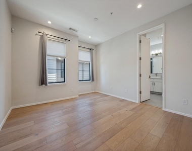 6028 Hudson Street - Photo Thumbnail 12